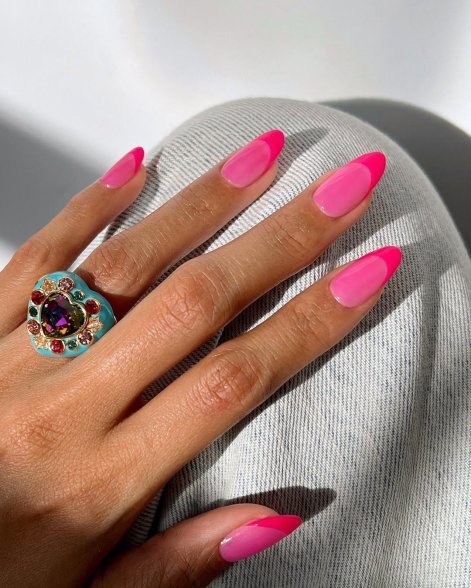 francuski-manicure-na-lato-2025-inspiracje-10