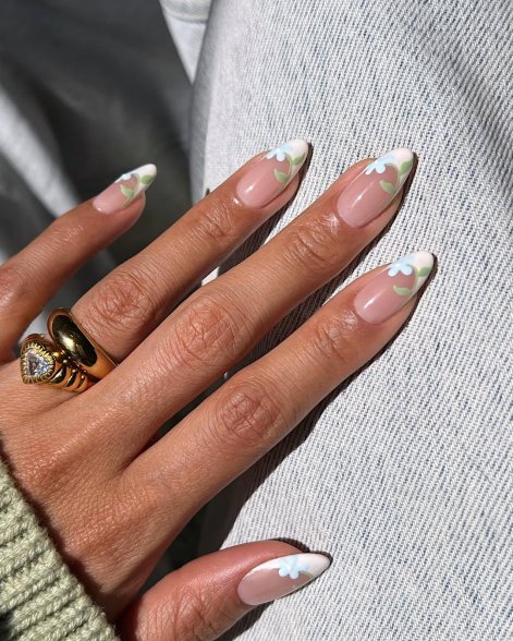 francuski-manicure-na-lato-2025-inspiracje-11