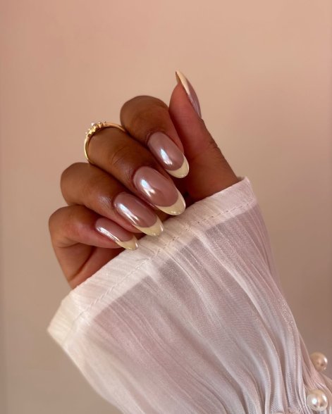 francuski-manicure-na-lato-2025-inspiracje-13
