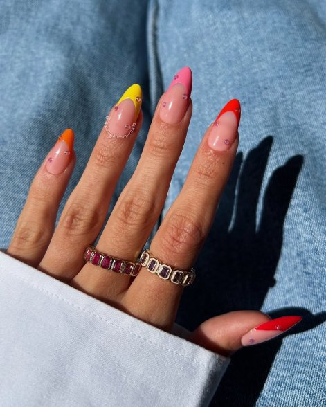 francuski-manicure-na-lato-2025-inspiracje-19