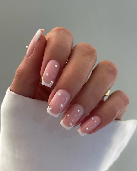 francuski-manicure-na-lato-2025-inspiracje-22