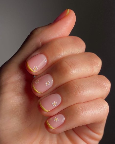 francuski-manicure-na-lato-2025-inspiracje-24
