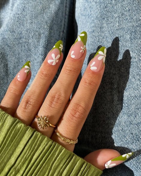 francuski-manicure-na-lato-2025-inspiracje-25