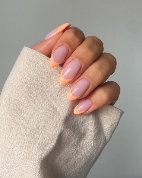 francuski-manicure-na-lato-2025-inspiracje-30