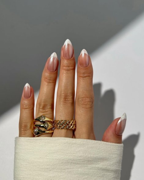 francuski-manicure-na-lato-2025-inspiracje-7