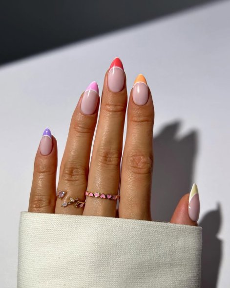 francuski-manicure-na-lato-2025-inspiracje-41