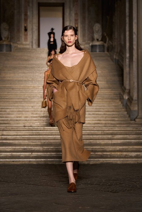 Max Mara_resort_S26_front_looks_043