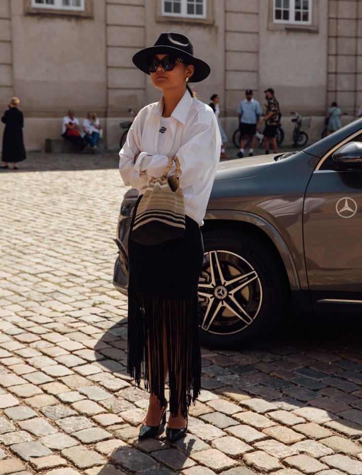 Lniana koszula to podstawa letniej garderoby kapsułowej. 29 inspiracji na modny look