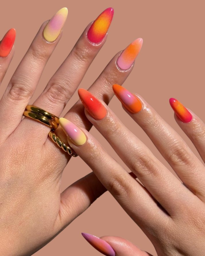 Aura nails: 24 pomysły na modny manicure, który będziesz chciała nosić przez całe lato 2025