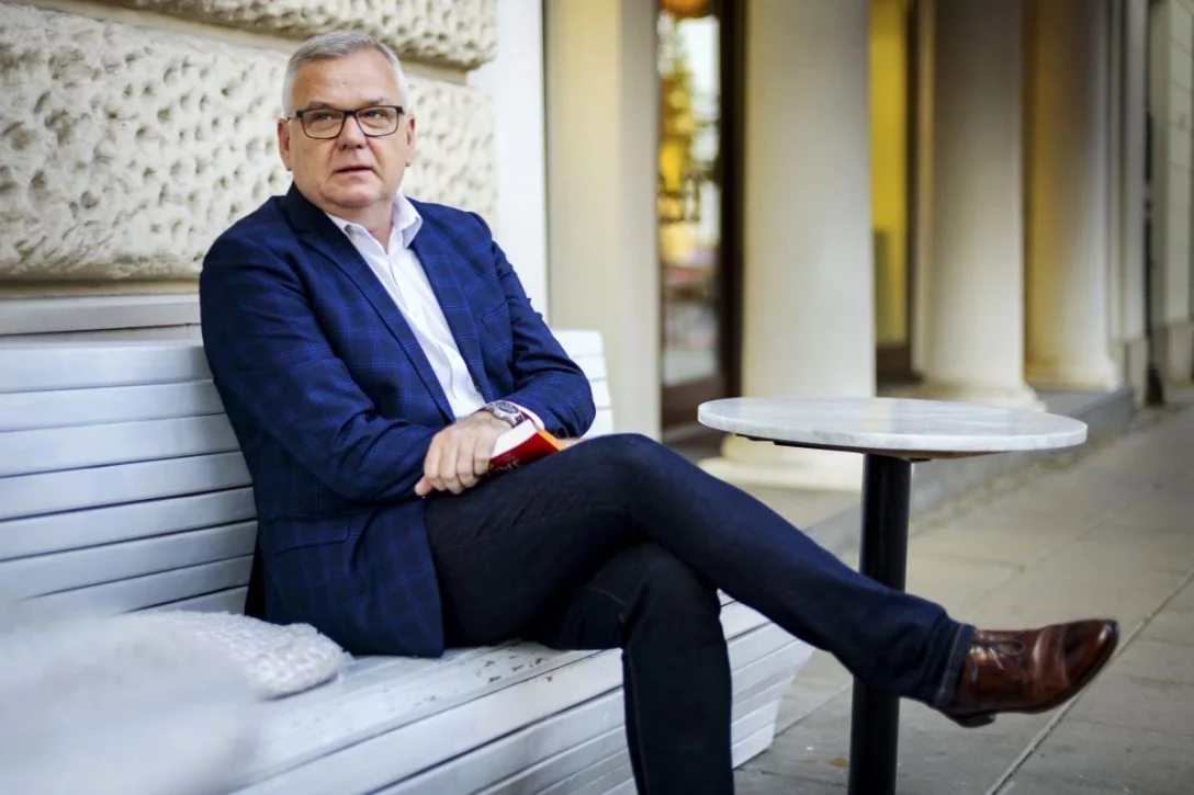 Teraz ludzie nie chodzą, ale robią kroki. Artur Andrus o obyczajowych wynalazkach 35-lecia