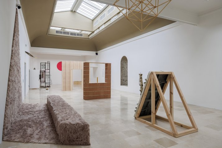 lary-i-penaty-o-budowaniu-poczucia-bezpieczenstwa-w-architek-13