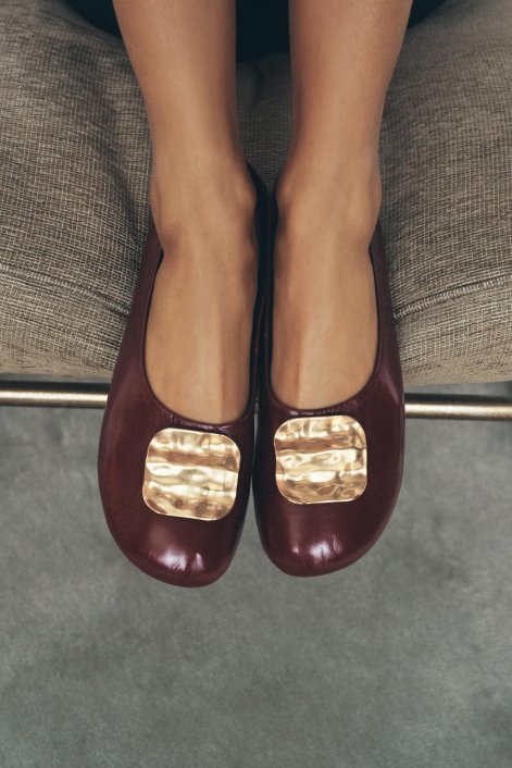 buty-z-metalowym-akcentem-trend-na-lato-2025-zara