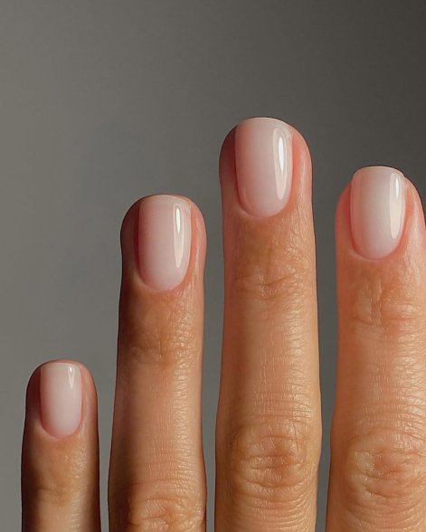 paznokcie-clean-girl-nails