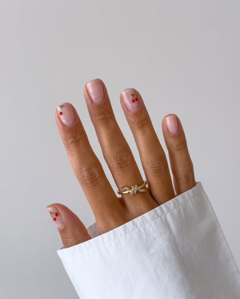 cherry-nails-modne-paznokcie-na-lato-2025-3