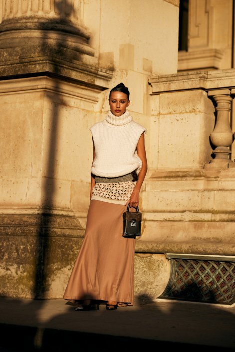 dzianinowe-bluzki-trend-na-lato-2025-Paris str S25 3500