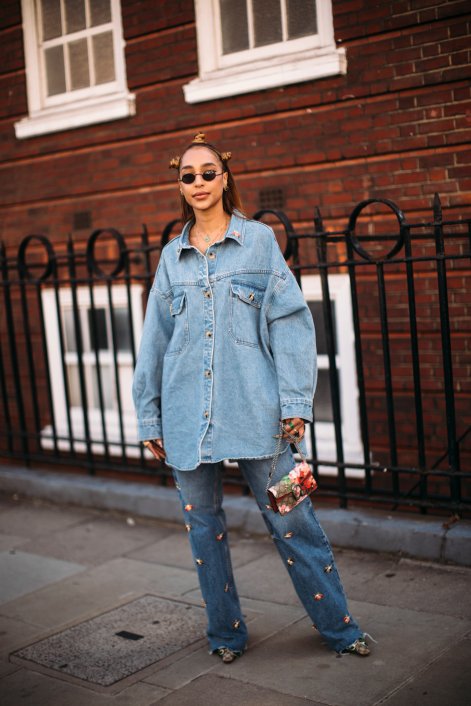 jeansowe-koszule-stylizacje-na-lato-2025-London str S23 0507