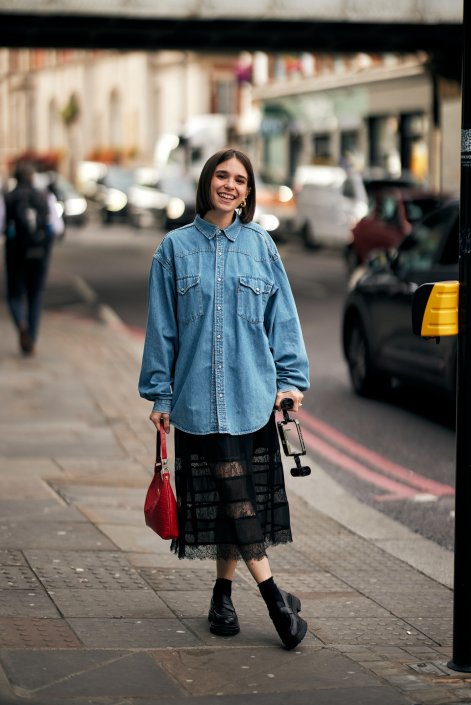 jeansowe-koszule-stylizacje-na-lato-2025-London str S25 0004