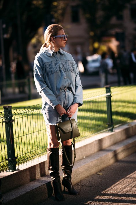 jeansowe-koszule-stylizacje-na-lato-2025-Milano str S23 0641