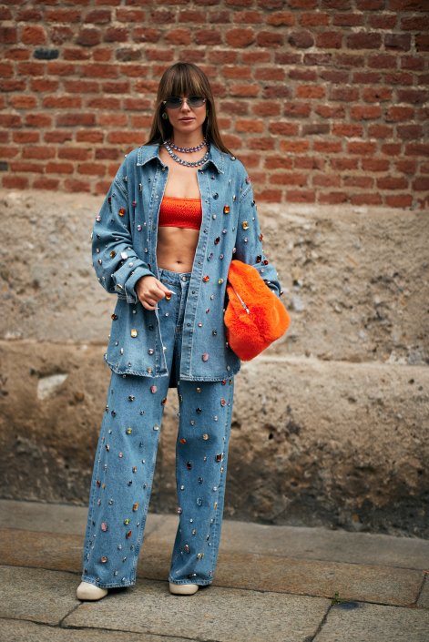 jeansowe-koszule-stylizacje-na-lato-2025-Milano str S25 1800