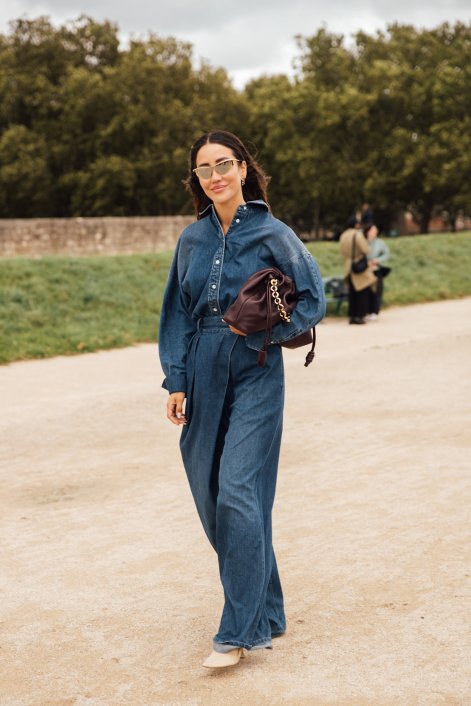 jeansowe-koszule-stylizacje-na-lato-2025-Paris str S25 1641