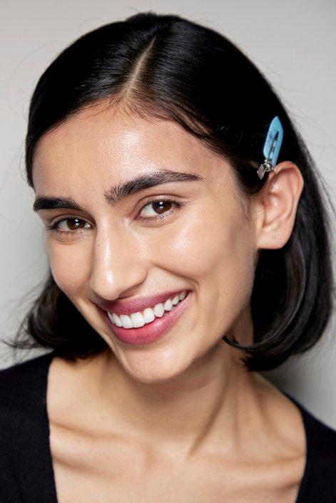 Older-Sister-Side-Part-modna-fryzura-na-lato-2025-Max Mara bbt S23 018