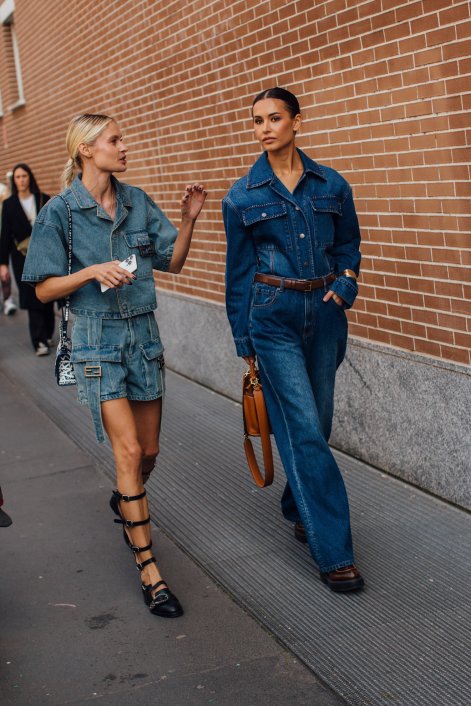 jeansowe-koszule-stylizacje-na-lato-2025-Milano str F24 0193