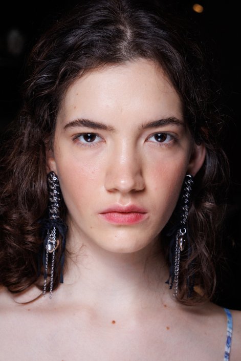 blurred-lips-trend-na-lato-2025-Marco Rambaldi bks S25 001