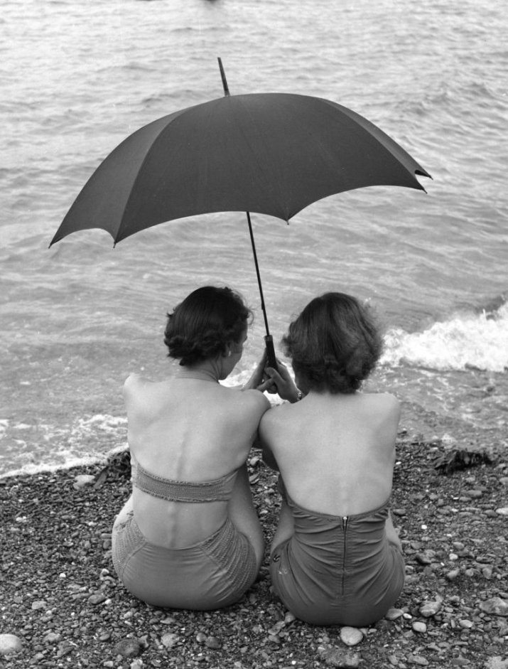 23 najlepsze wodoodporne kosmetyki. Są idealne i na plażę, i na deszcz!
