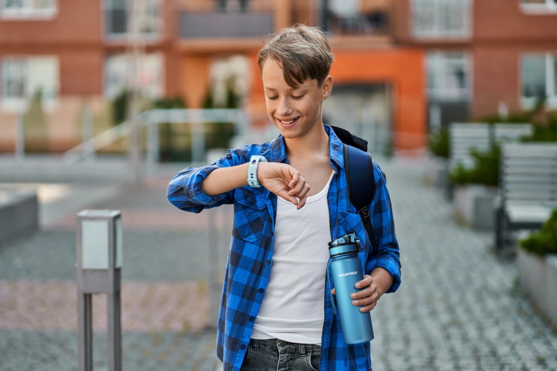 Picie wody jest zdrowe, a będzie też cool – nowa kampania AQUAPHOR z AI i konkursem na stylówkę