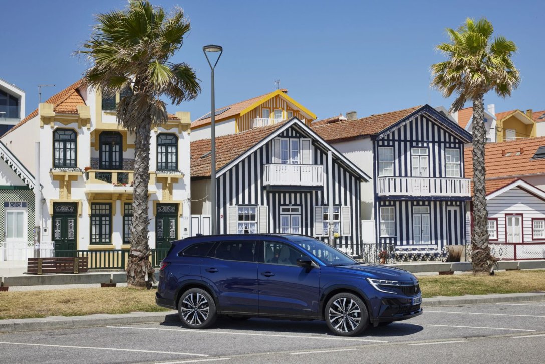 Miejski szyk czy rodzinny road trip? Nowe Renault Espace łączy oba światy