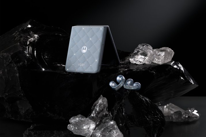 001 Motorola x Swarovski Brilliant Collection