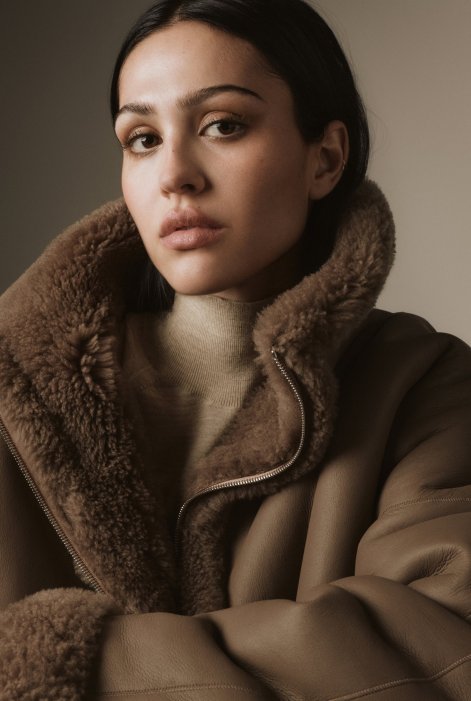 FALL_WINTER_2025_BOSS_GLOBAL_CAMPAIGN_AMELIA_GRAY_002_2x__image-mid-res