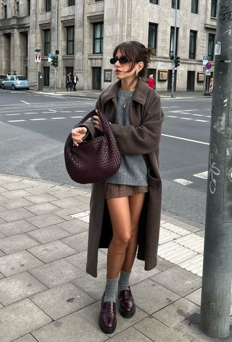mokasyny - modne buty na jesień 2025, stylizacje