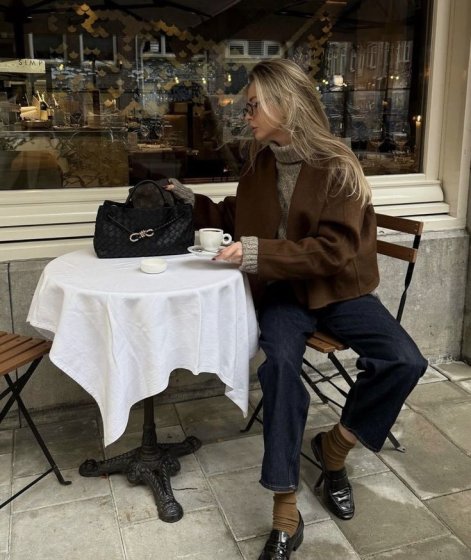 mokasyny - modne buty na jesień 2025, stylizacje