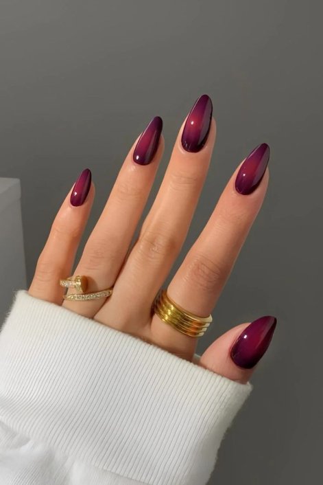 black-cherry-nails-modny-manicure-na-jesień-i-zimę-2025-4