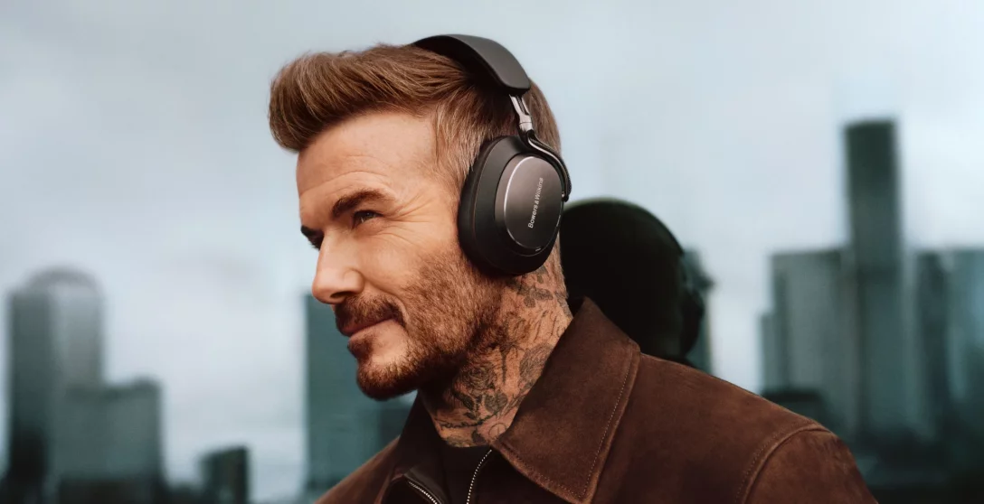 Doskonałe brzmienie i ikoniczne wzornictwo w wersji premium. Ulubione słuchawki Davida Beckhama to nowość Bowers  Wilkins