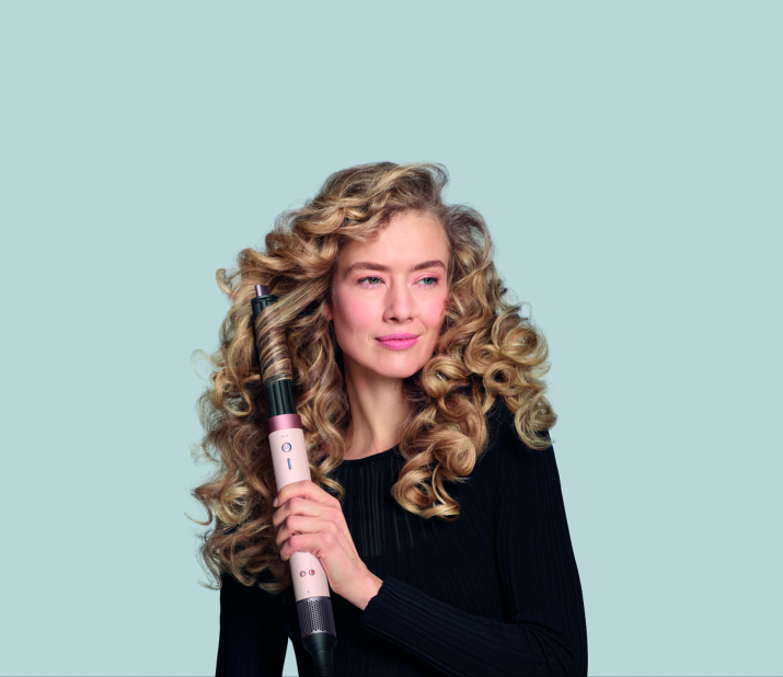HS09_PPIDRODPL_088-CMYK-InUse-Type2Blonde-Barrel40mm-LongCurls-A0_TINT