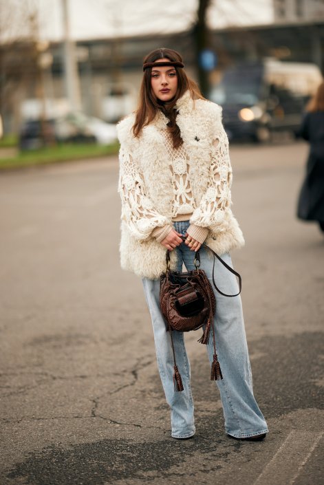 jeansy-flare-trendy-jesień-zima-2025-2026-Milano str F25 0660