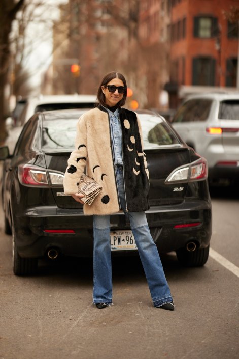 jeansy-flare-trendy-jesień-zima-2025-2026-New York str F25 1077