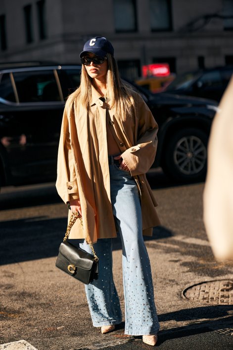 jeansy-flare-trendy-jesień-zima-2025-2026-New York str F25 1899