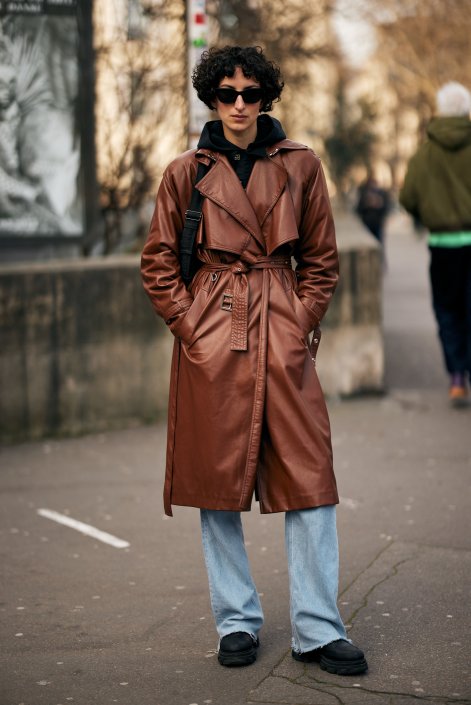 jeansy-flare-trendy-jesień-zima-2025-2026-Paris str F25 0305