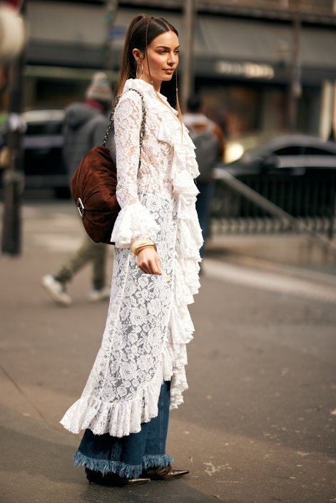 jeansy-flare-trendy-jesień-zima-2025-2026-Paris str F25 0322