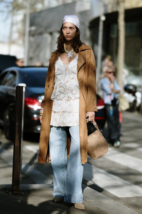 jeansy-flare-trendy-jesień-zima-2025-2026-Paris str F25 0588