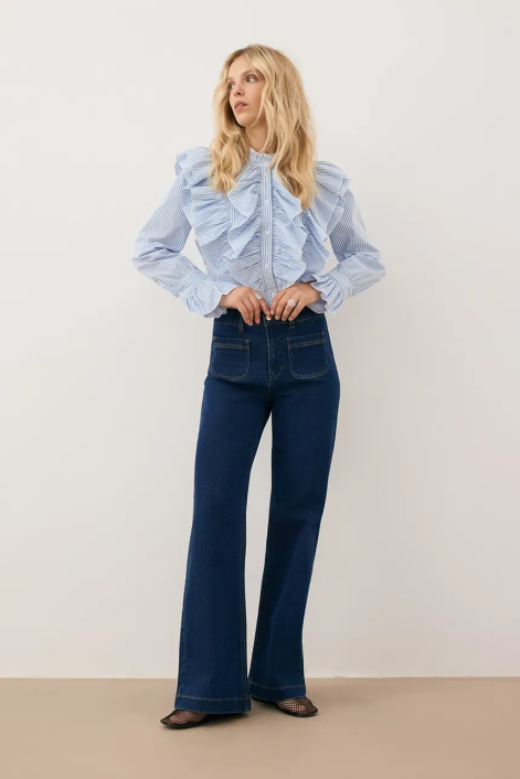 jeansy-flare-trendy-jesień-zima-2025-2026-bizuu