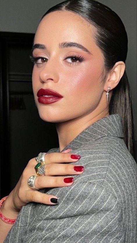 red-wine-makeup-trend-jesien-zima-2025-2026-1