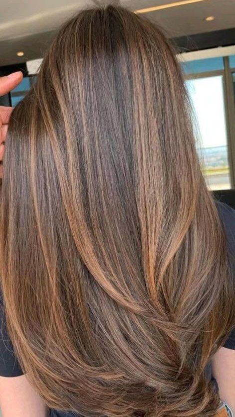 Tortoiseshell-Brown-modny-kolor-włosow-jesien-zima-2025-26-1
