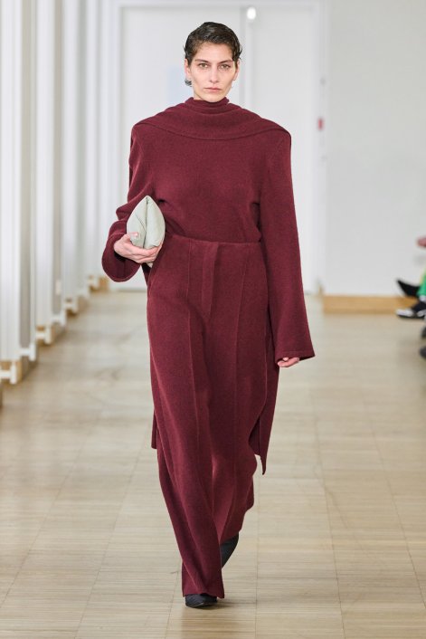 bordo-total-look-jesien-zima-2025-2026-Wijnants F25 026