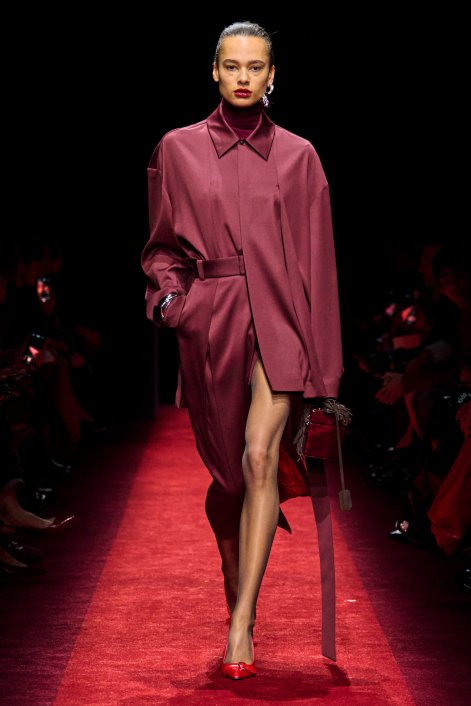 bordo-total-look-jesien-zima-2025-2026-Ferrari F25 039