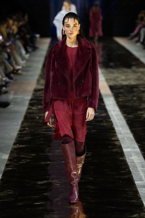 bordo-total-look-jesien-zima-2025-2026-Marc Cain F25 003