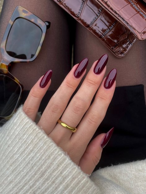 black plum nails